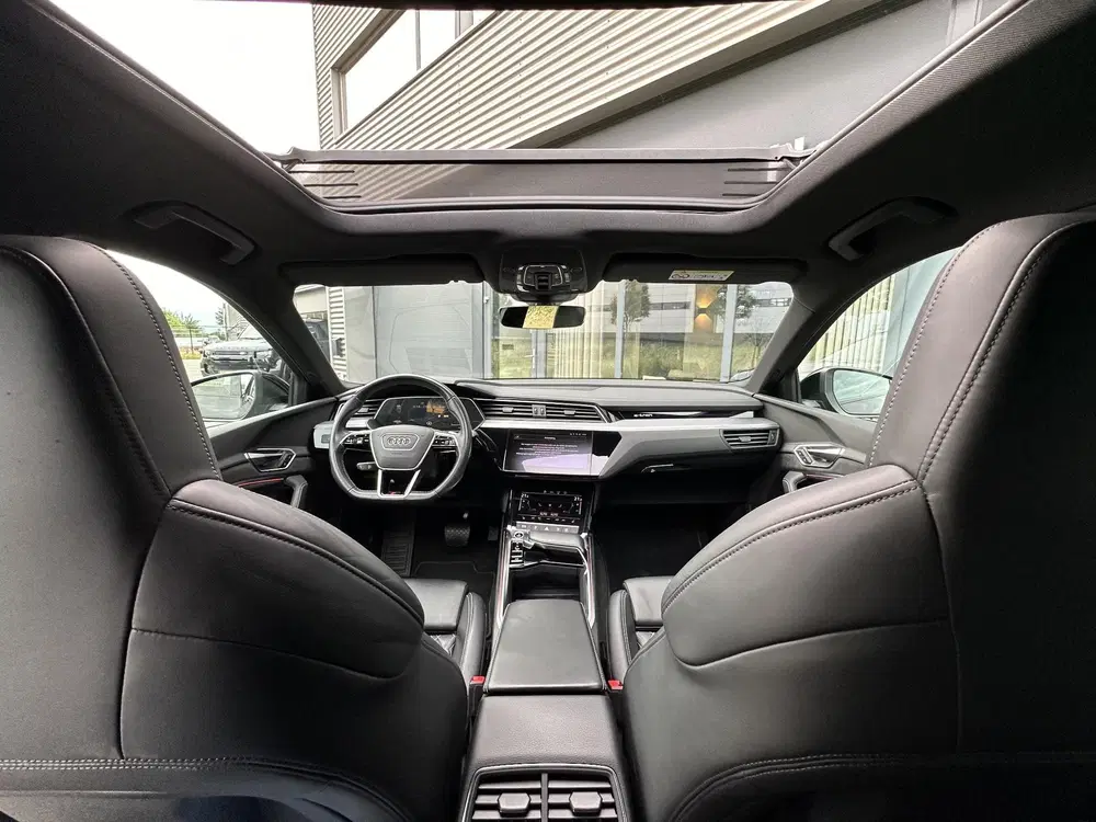 Audi e-tron 50 Quattro S Line Black uit 2021, foto 15