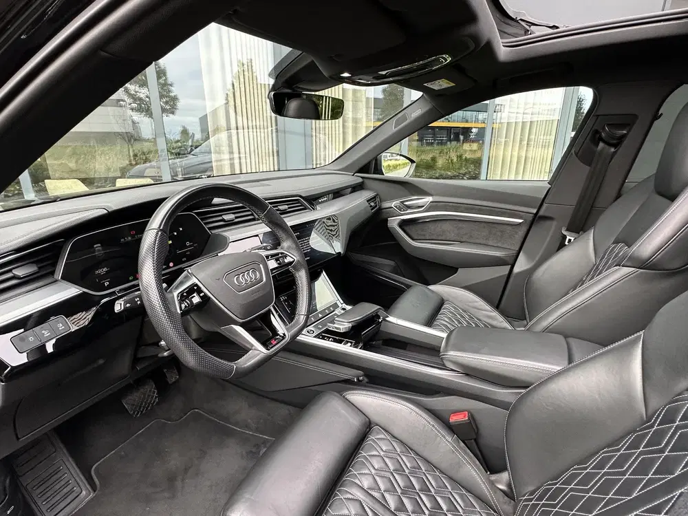 Audi e-tron 50 Quattro S Line Black uit 2021, foto 3