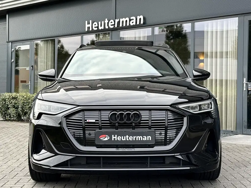 Audi e-tron 50 Quattro S Line Black uit 2021, foto 5