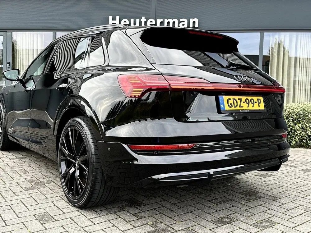 Audi e-tron 50 Quattro S Line Black uit 2021, foto 8