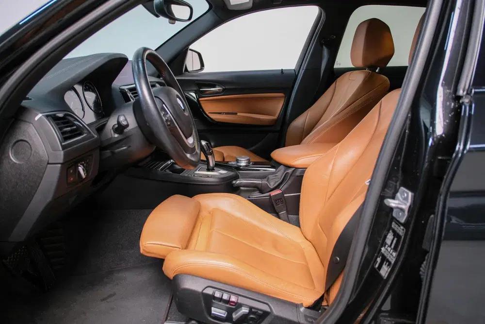 BMW 1-serie 118i Edition Sport Line Shadow uit 2019, foto 10