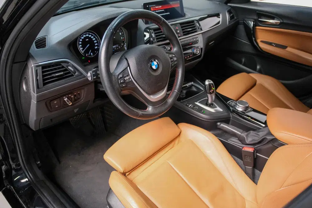 BMW 1-serie 118i Edition Sport Line Shadow uit 2019, foto 13
