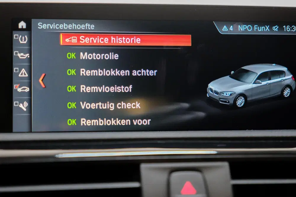 BMW 1-serie 118i Edition Sport Line Shadow uit 2019, foto 15