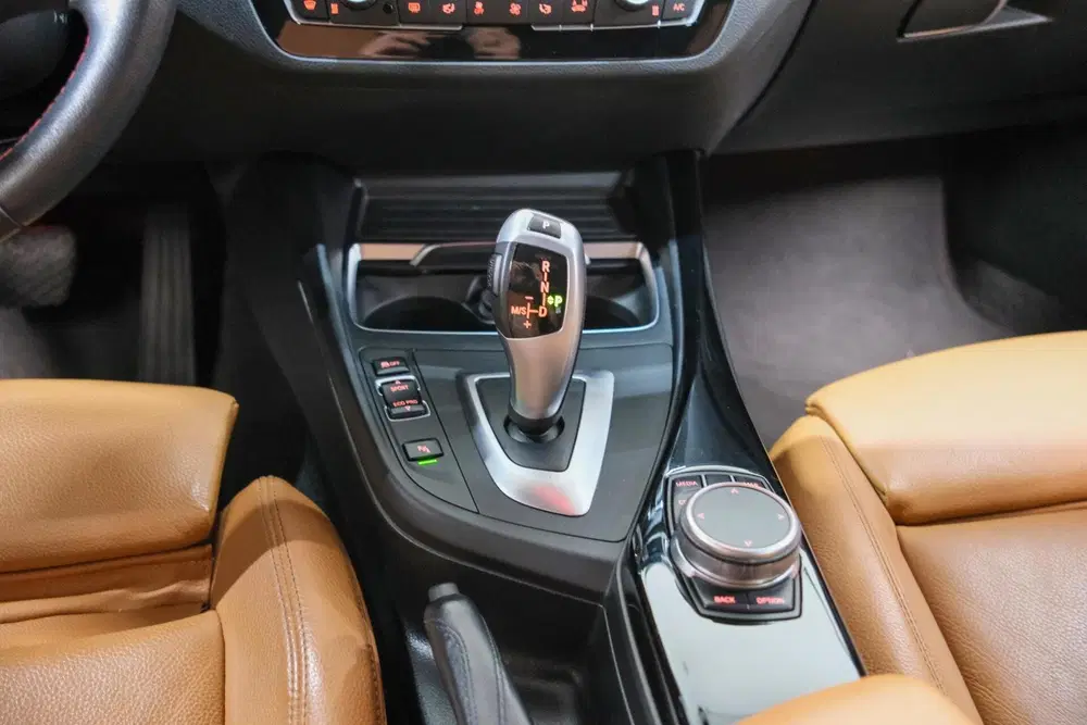 BMW 1-serie 118i Edition Sport Line Shadow uit 2019, foto 9