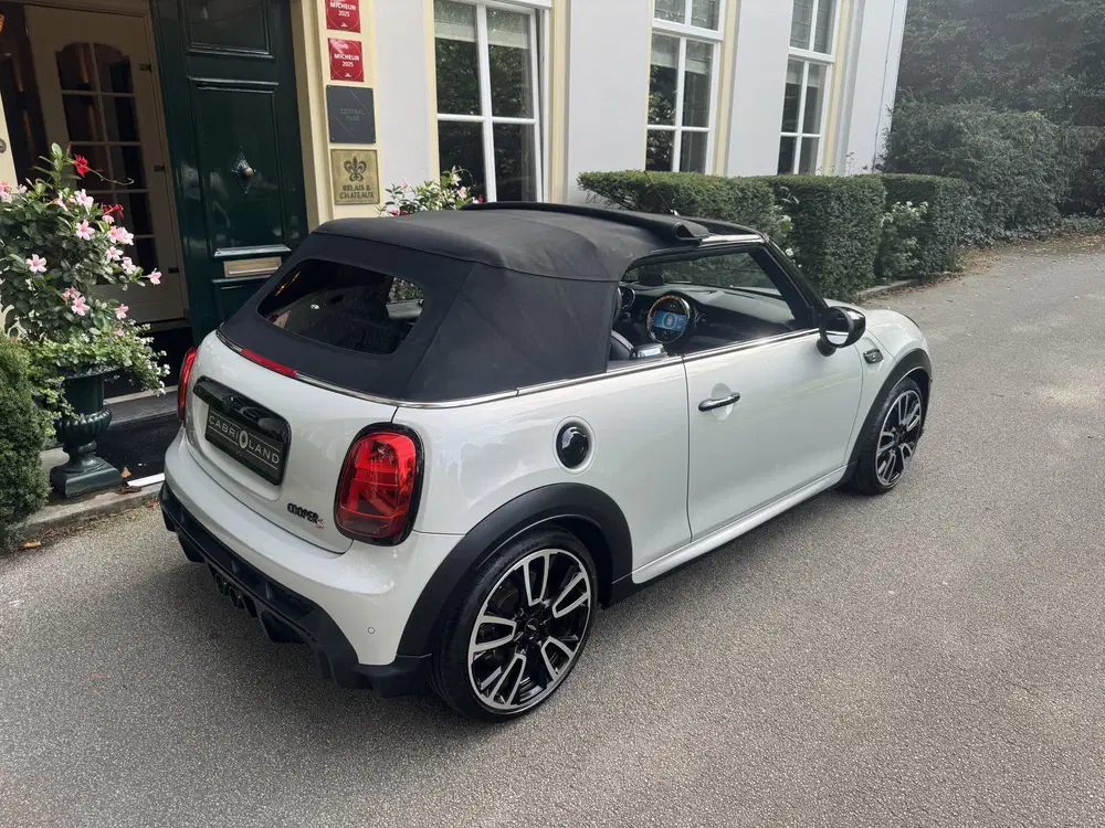 Mini Cabrio 2.0 Cooper S uit 2020, foto 10