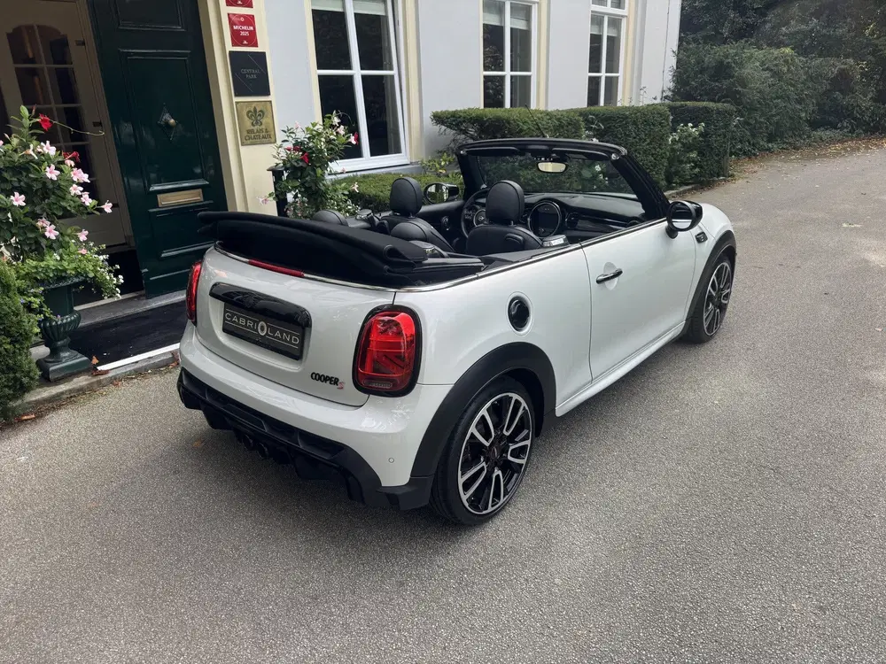 Mini Cabrio 2.0 Cooper S uit 2020, foto 3