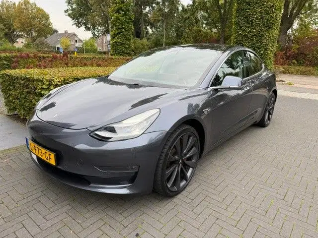Tesla Model 3 Performance AWD 75 kWh Longrange uit 2019, foto 2