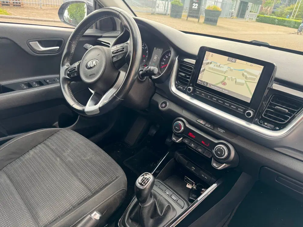 Kia Stonic 1.0 T-GDi MHEV DynamicPlusLine Camera uit 2021, foto 15