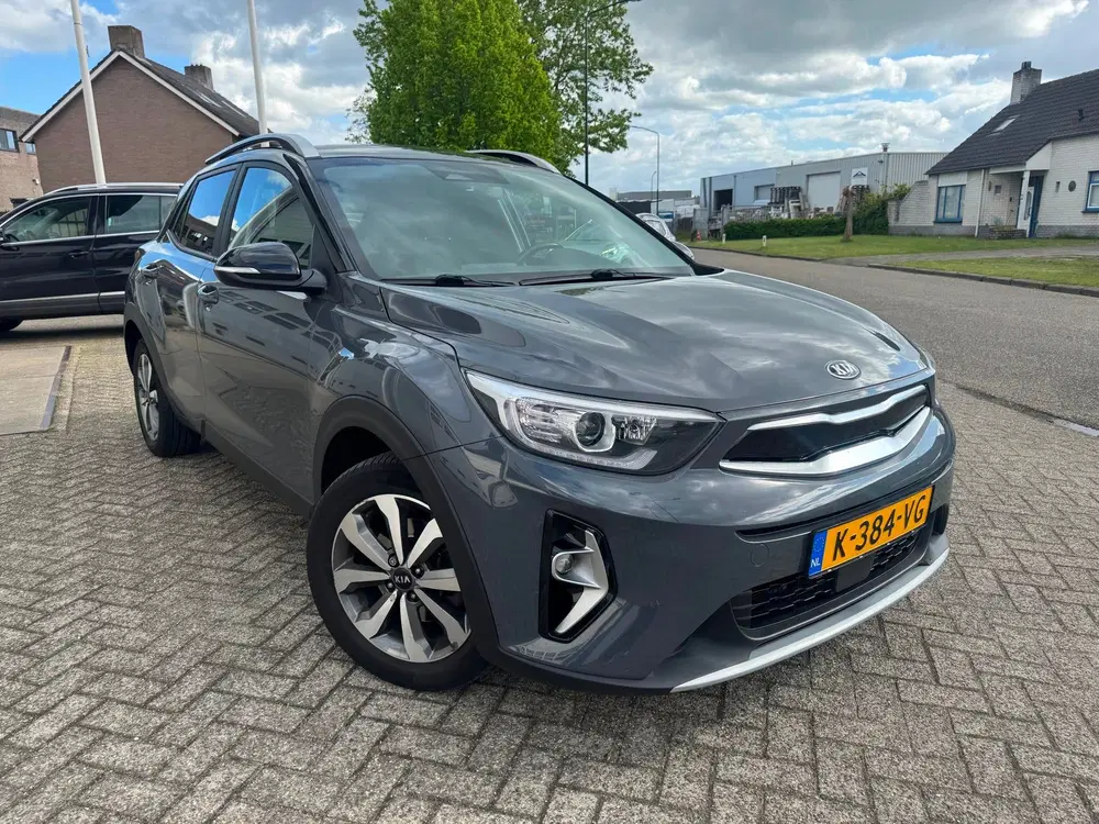 Kia Stonic 1.0 T-GDi MHEV DynamicPlusLine Camera uit 2021, foto 2