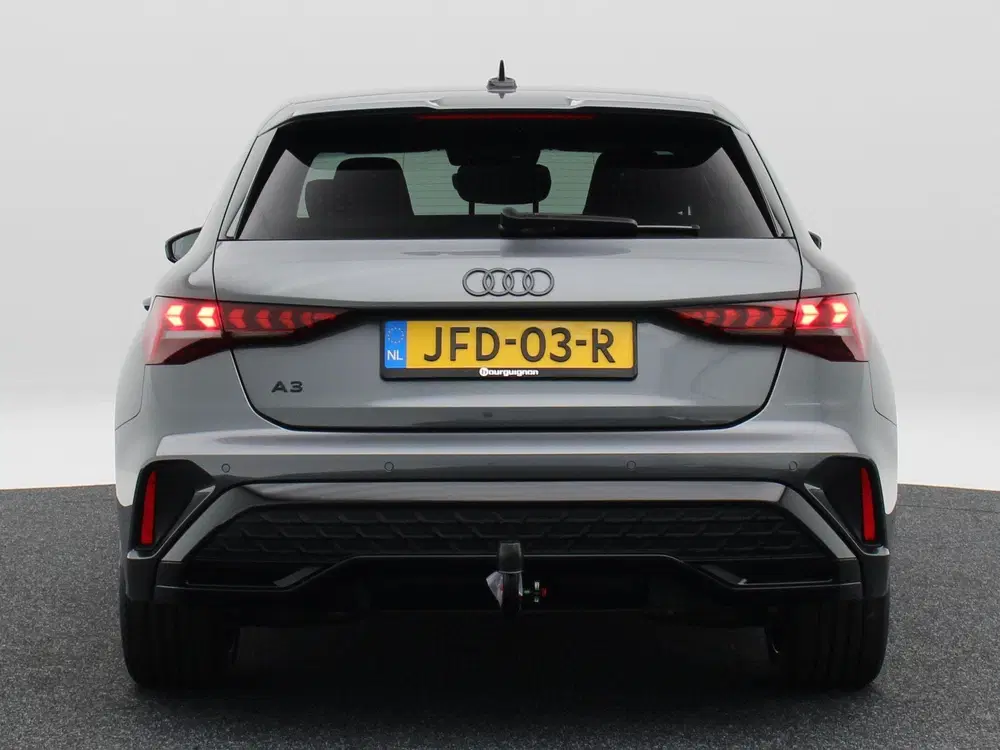 Audi A3 45 TFSi e 272 Pk S-Line Competition uit 2025, foto 6