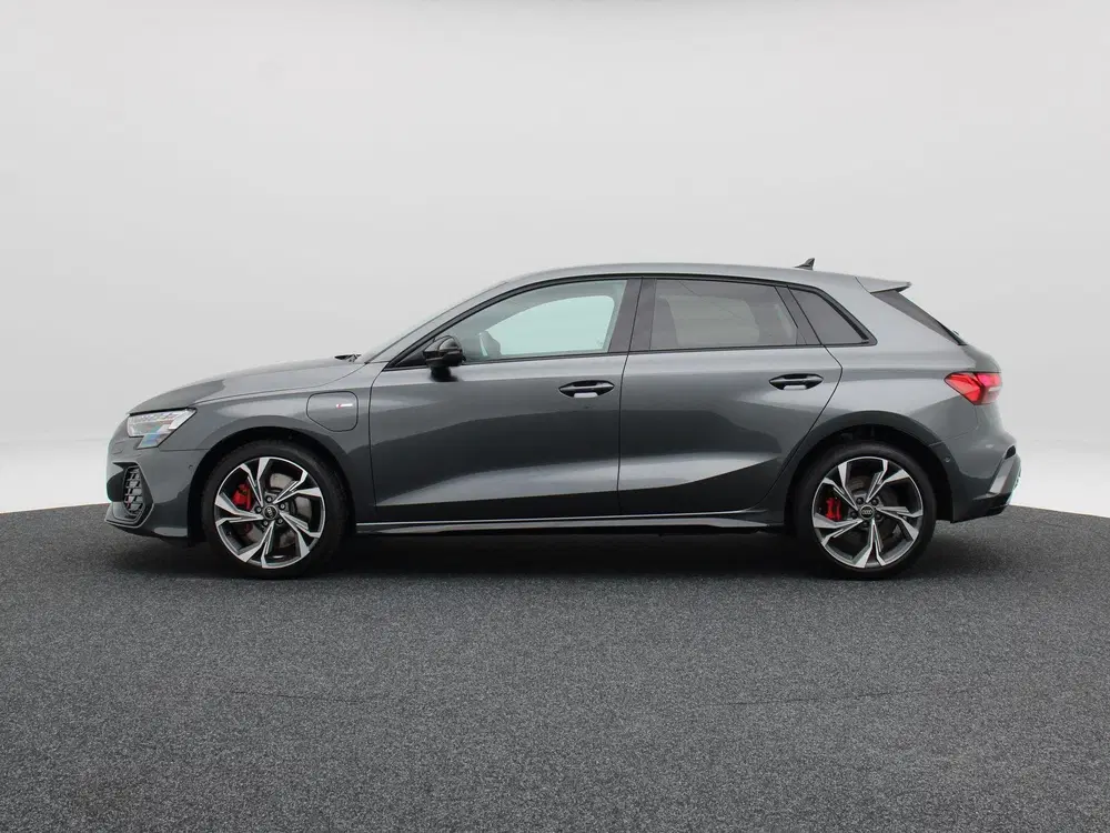Audi A3 45 TFSi e 272 Pk S-Line Competition uit 2025, foto 8