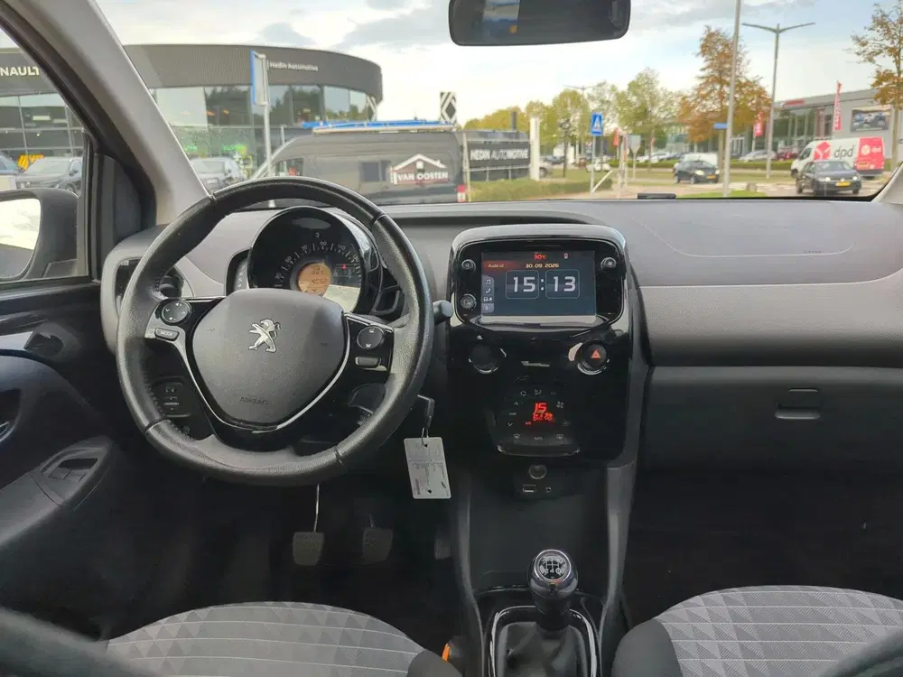 Peugeot 108 1.0 e-VTi Allure uit 2021, foto 2