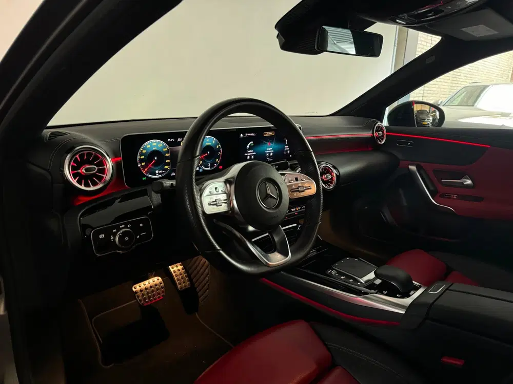 Mercedes-Benz A-Klasse AMG 35 4MATIC Pano uit 2020, foto 9