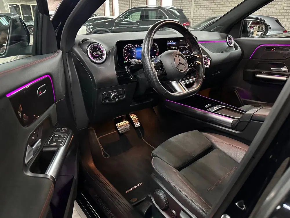Mercedes-Benz GLA Star Edition AMG Line uit 2024, foto 11