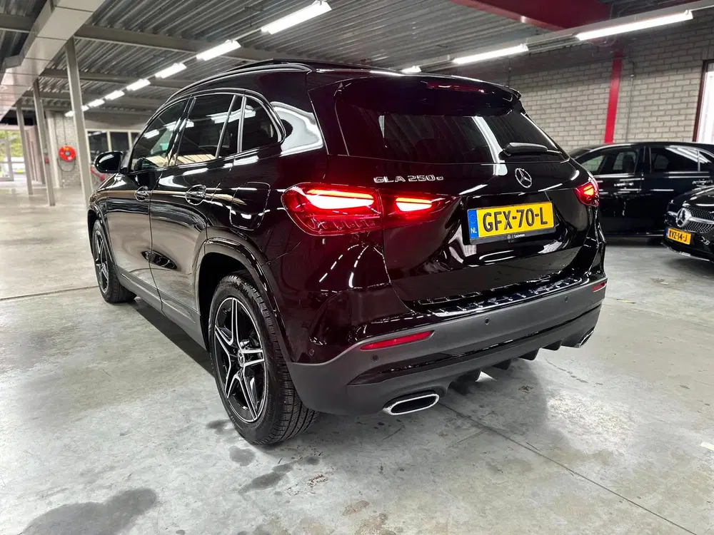 Mercedes-Benz GLA Star Edition AMG Line uit 2024, foto 2