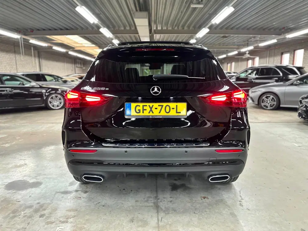 Mercedes-Benz GLA Star Edition AMG Line uit 2024, foto 4