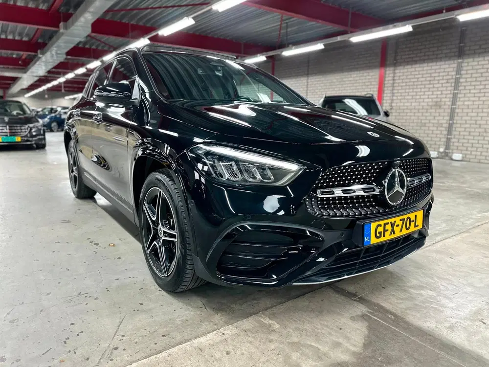 Mercedes-Benz GLA Star Edition AMG Line uit 2024, foto 7