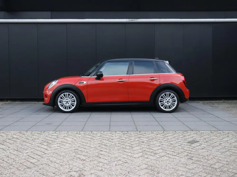 Mini Cooper 1.5 Cooper Chili uit 2019, foto 2
