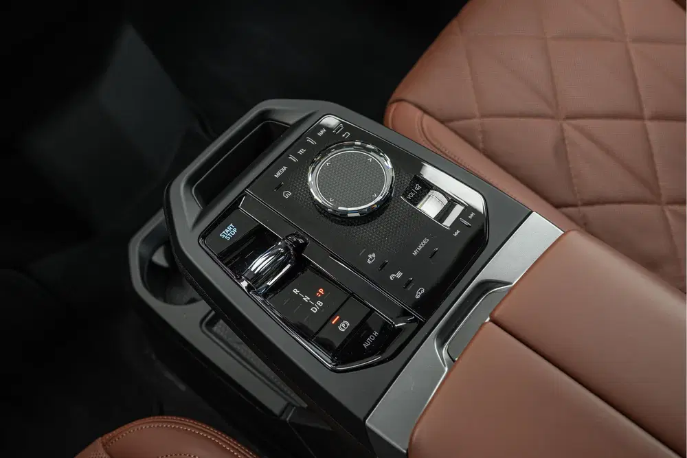 BMW iX xDrive60 M Sport uit 2025, foto 11
