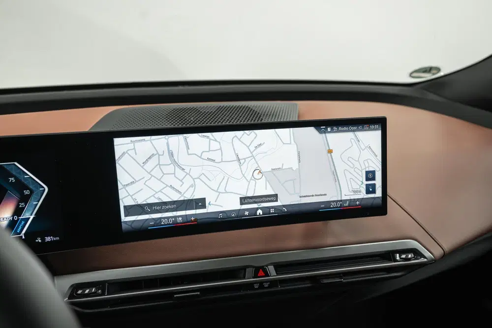 BMW iX xDrive60 M Sport uit 2025, foto 15