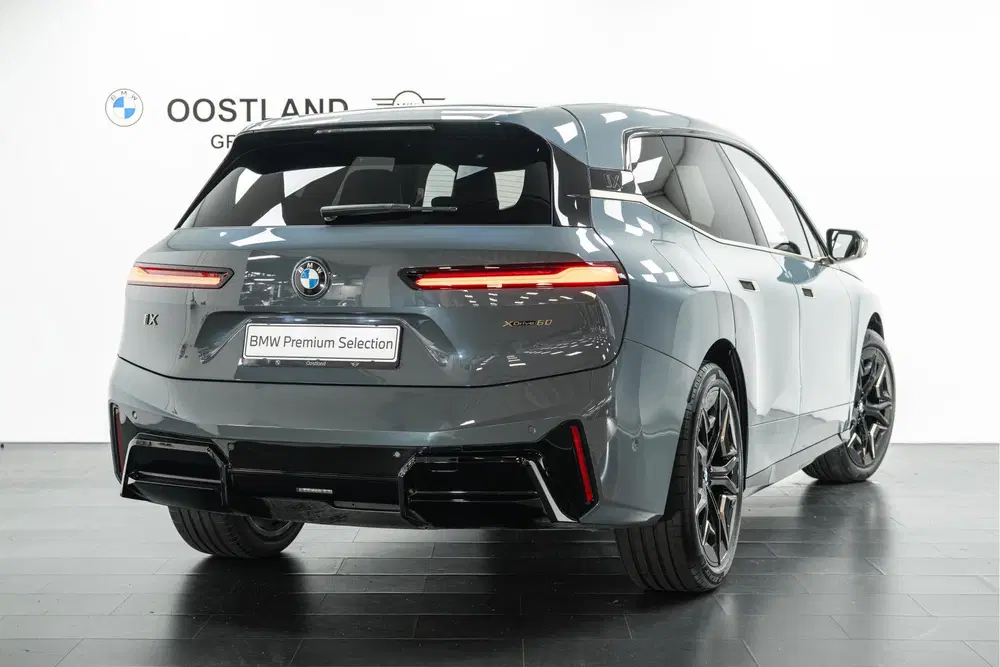 BMW iX xDrive60 M Sport uit 2025, foto 3