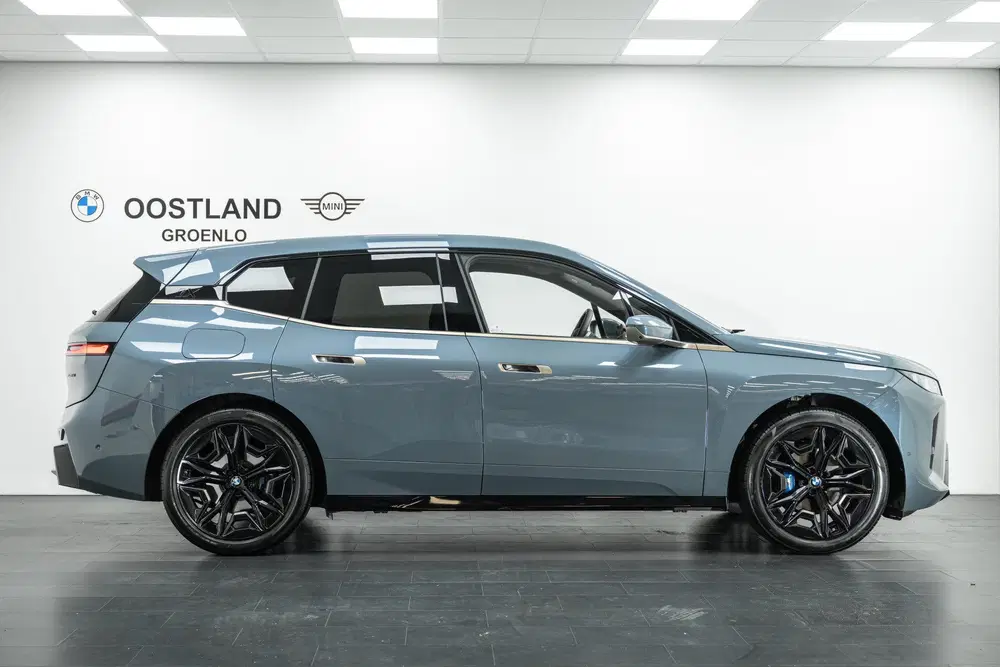 BMW iX xDrive60 M Sport uit 2025, foto 7