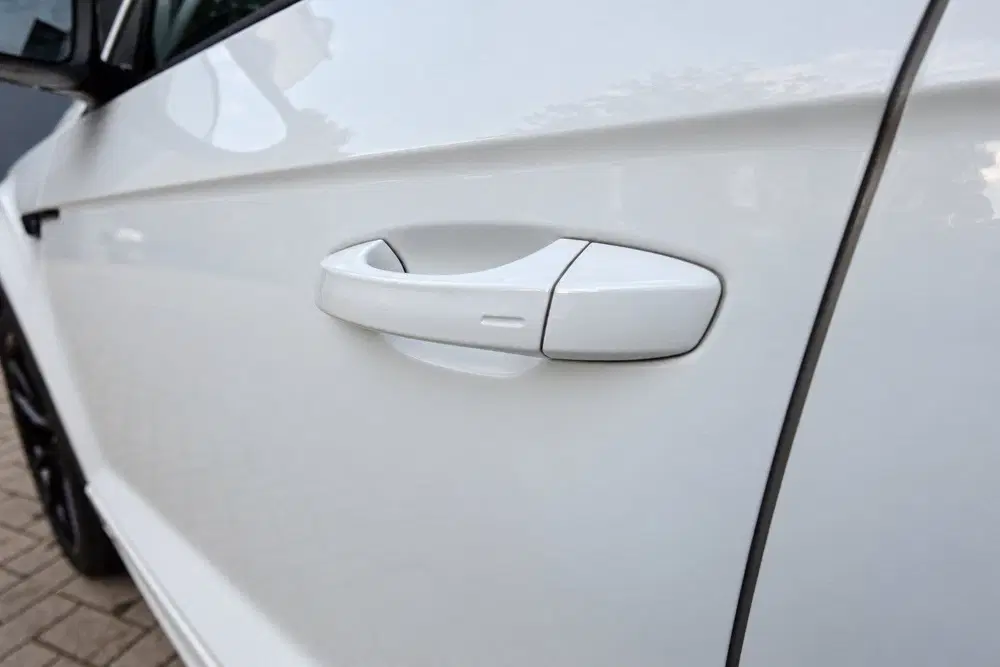 Volkswagen T-Roc 2.0 TSI 4Motion R AKRAPOVIC PANO KEYLESS V uit 2022, foto 14