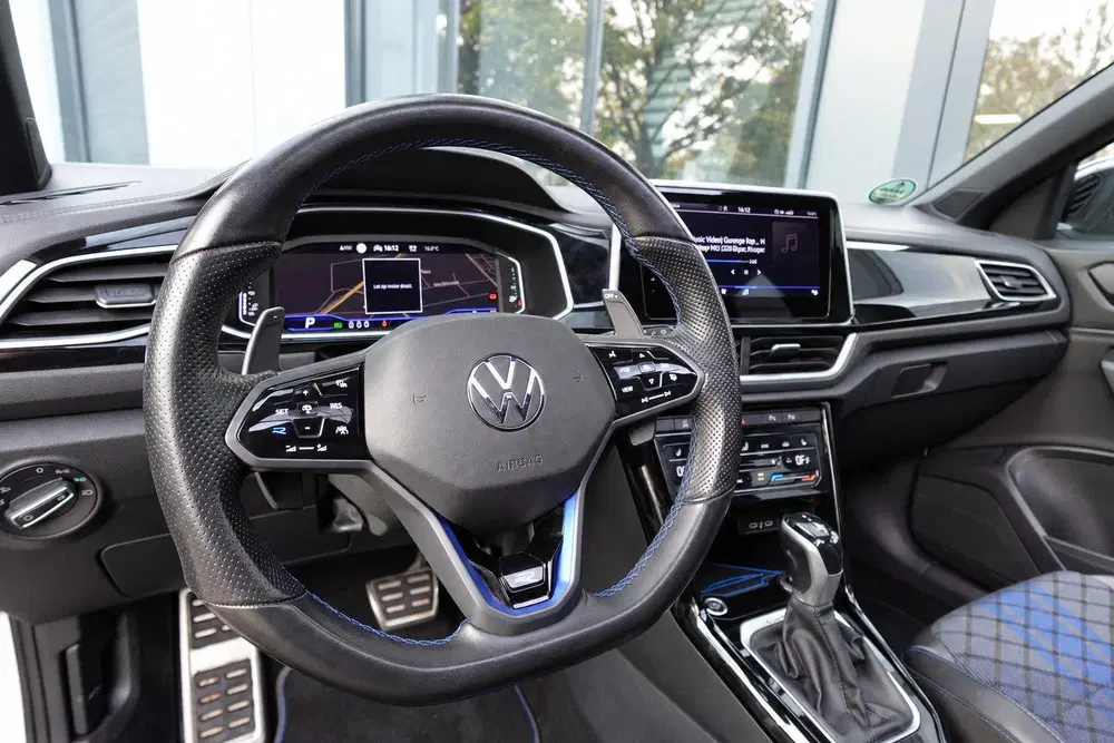 Volkswagen T-Roc 2.0 TSI 4Motion R AKRAPOVIC PANO KEYLESS V uit 2022, foto 4