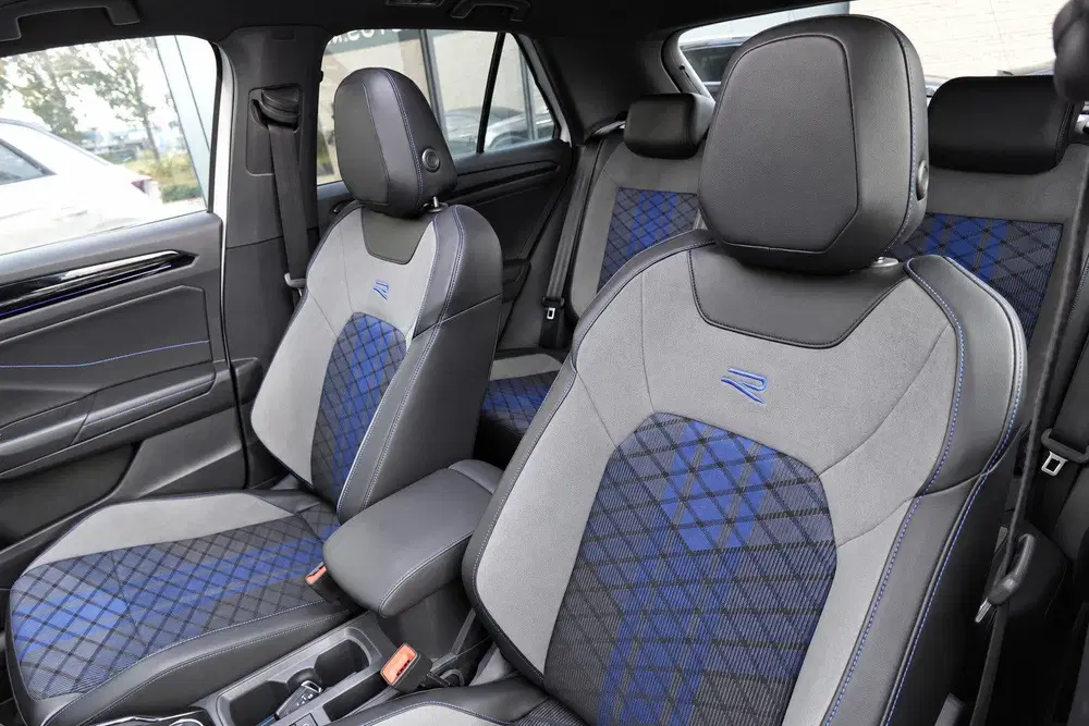 Volkswagen T-Roc 2.0 TSI 4Motion R AKRAPOVIC PANO KEYLESS V uit 2022, foto 5