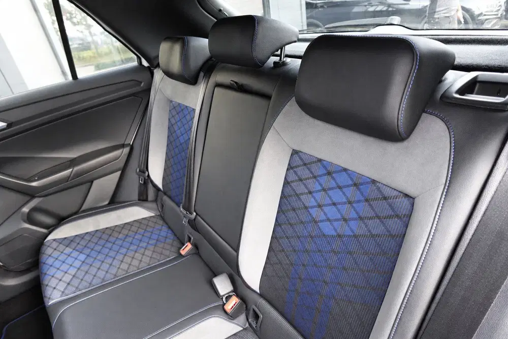 Volkswagen T-Roc 2.0 TSI 4Motion R AKRAPOVIC PANO KEYLESS V uit 2022, foto 7