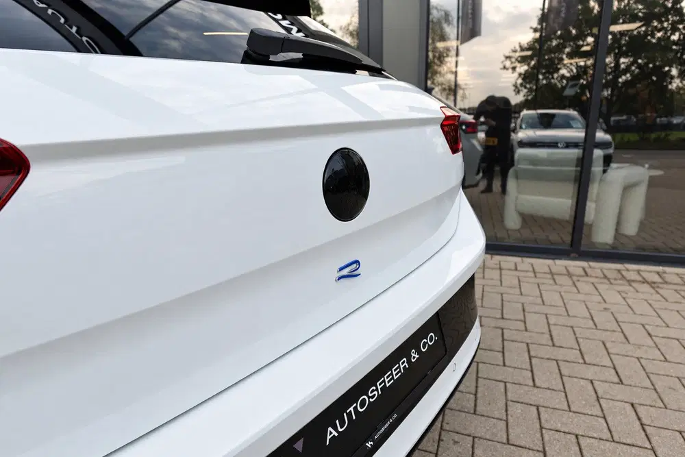 Volkswagen T-Roc 2.0 TSI 4Motion R AKRAPOVIC PANO KEYLESS V uit 2022, foto 9