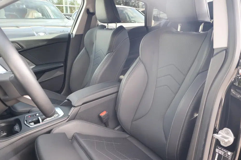 BMW 2-serie Coupé 220 M Sport Automaat uit 2025, foto 4