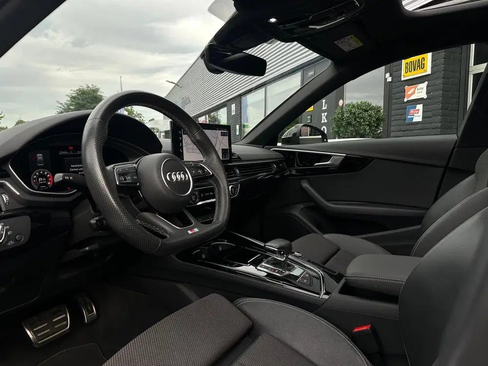 Audi A4 35 TFSI S-line Competition Automaat uit 2021, foto 2