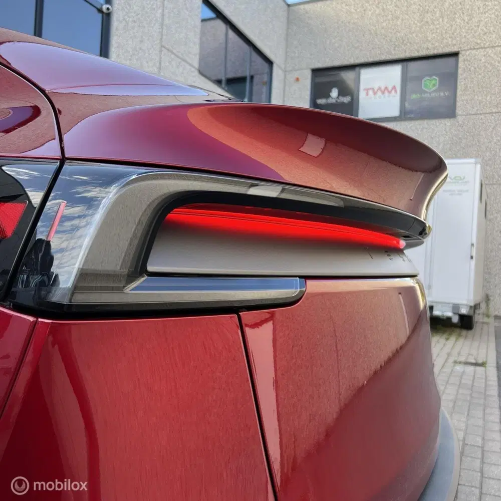 Tesla Model Y Juniper LFP PREMIUM + IAP + HW4 + SOH 98.9 uit 2025, foto 13