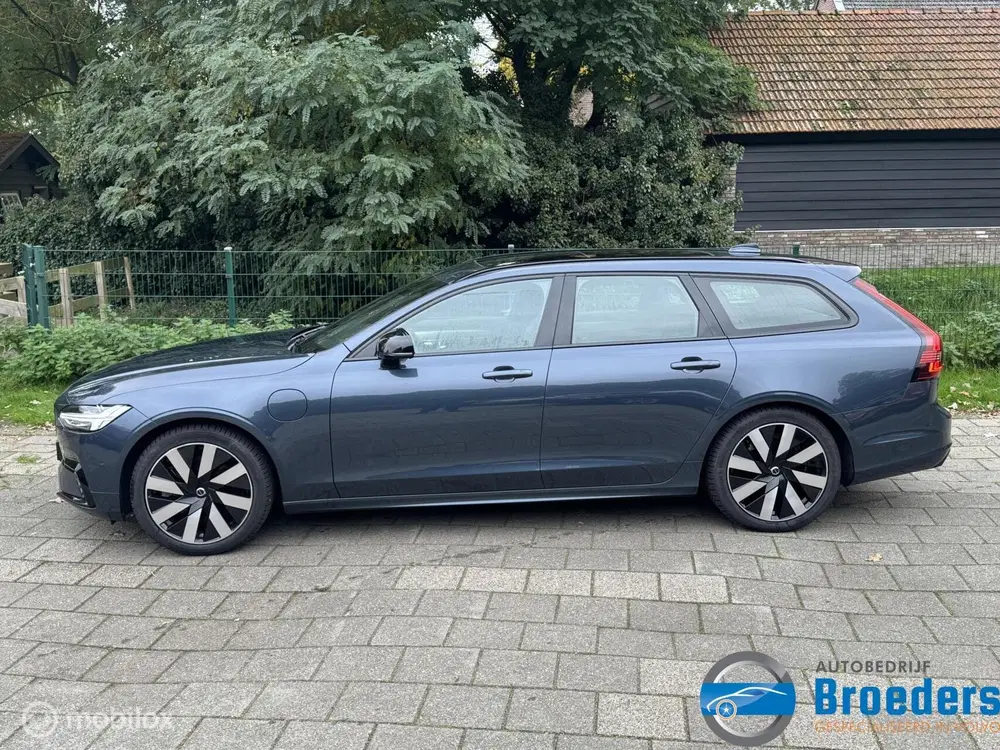 Volvo V90 2.0 T6 Plug-in hybrid AWD Plus Dark uit 2024, foto 2