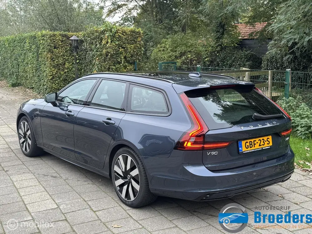 Volvo V90 2.0 T6 Plug-in hybrid AWD Plus Dark uit 2024, foto 3
