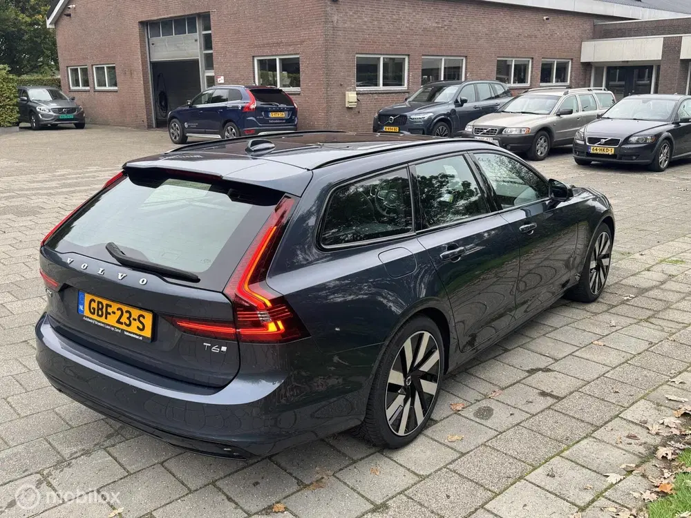 Volvo V90 2.0 T6 Plug-in hybrid AWD Plus Dark uit 2024, foto 4