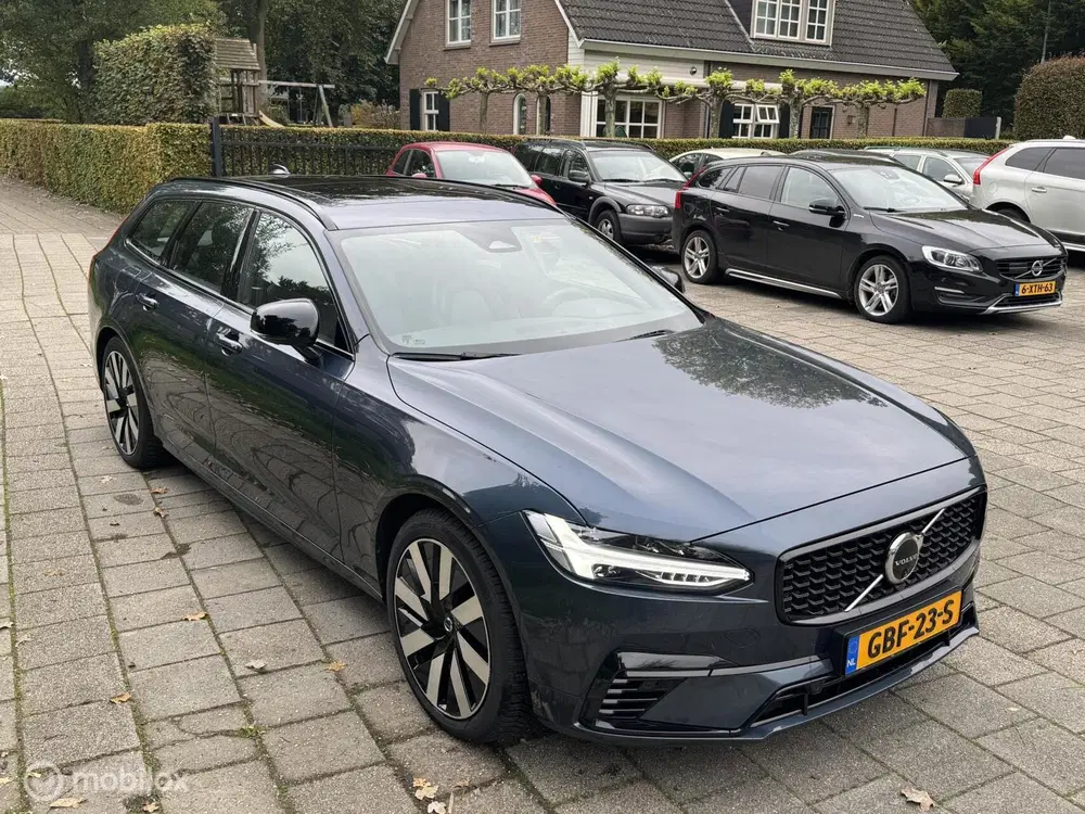 Volvo V90 2.0 T6 Plug-in hybrid AWD Plus Dark uit 2024, foto 5