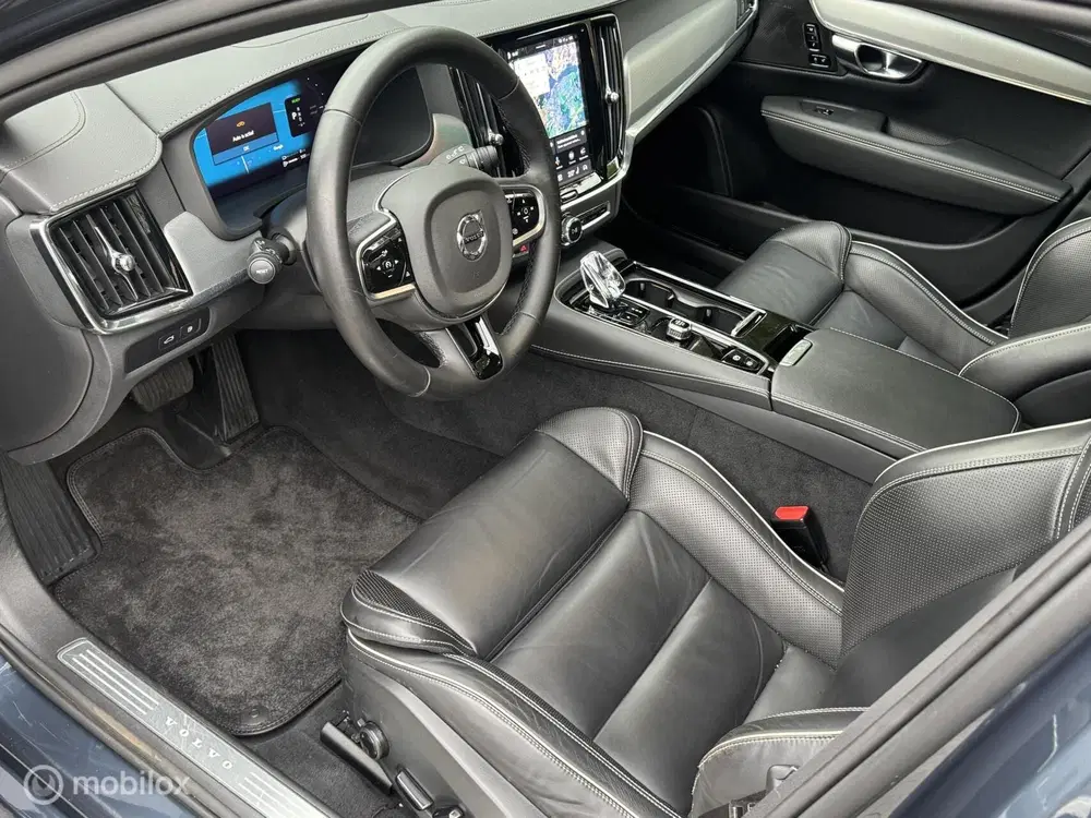 Volvo V90 2.0 T6 Plug-in hybrid AWD Plus Dark uit 2024, foto 6