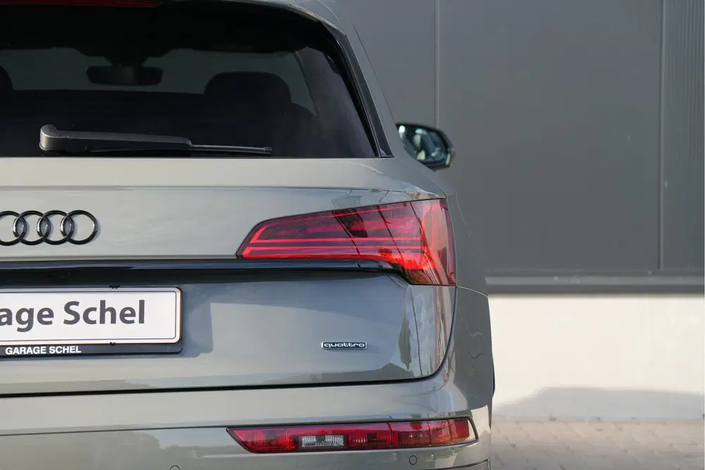 Audi Q5 55 TFSI e S Edition uit 2022, foto 12