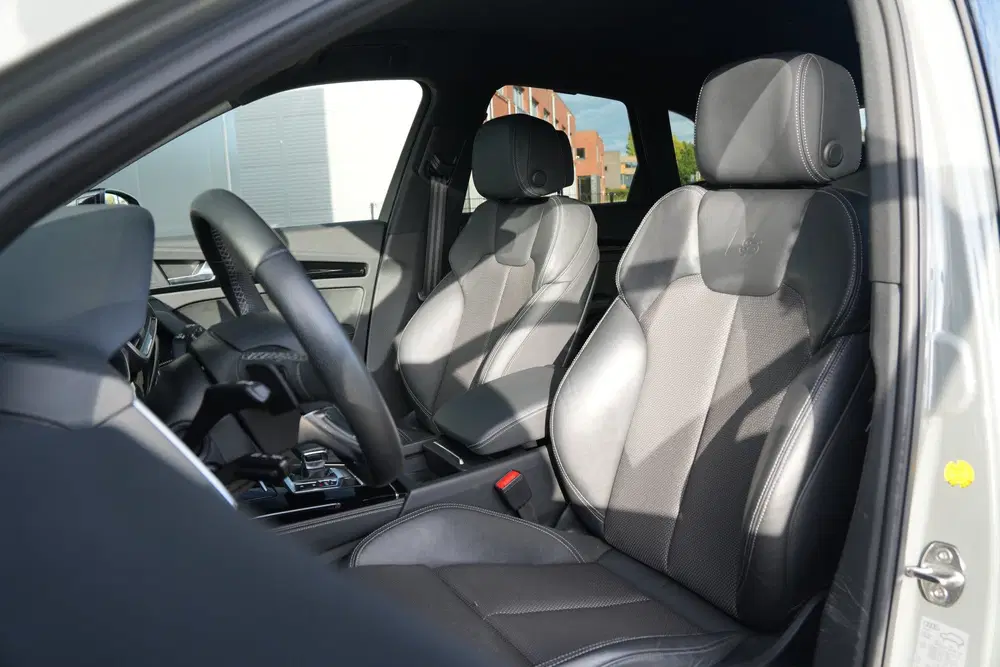 Audi Q5 55 TFSI e S Edition uit 2022, foto 15