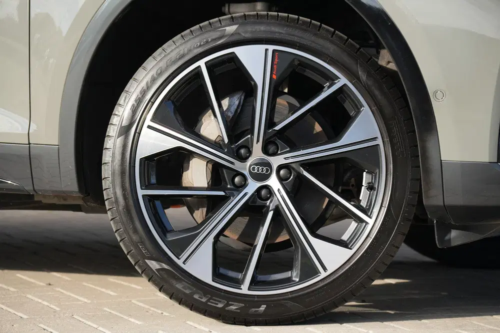 Audi Q5 55 TFSI e S Edition uit 2022, foto 7