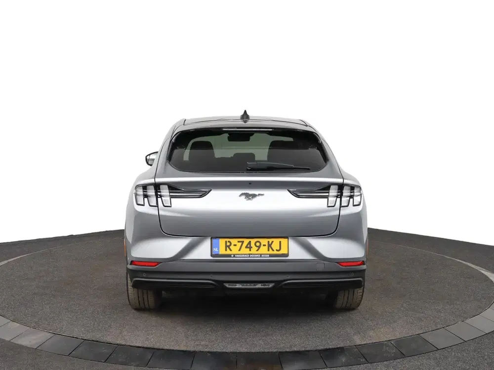 Ford Mustang Mach-E RWD 75 kWh uit 2022, foto 10