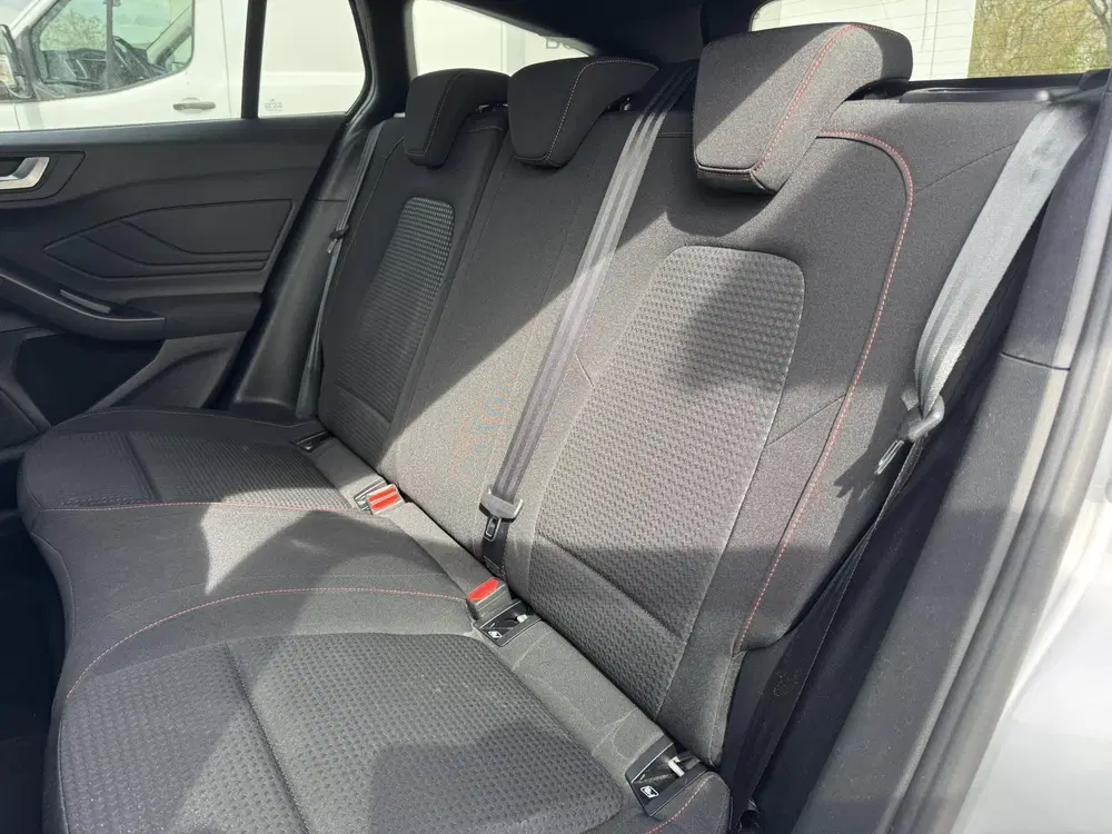 Ford Focus 1.0 EcoBoost Hybrid ST Line uit 2024, foto 9