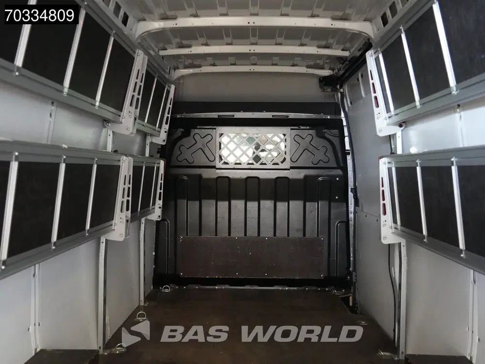 Iveco Daily Automaat 160PK L3H2 Airco Camera Parkeerse uit 2024, foto 13