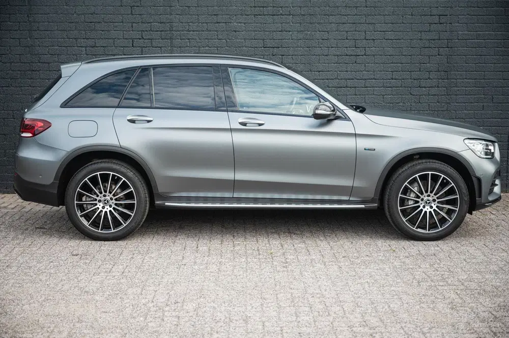 Mercedes-Benz GLC Mercedes GLC-klasse 300e 4MATIC AMG LINE P uit 2021, foto 10