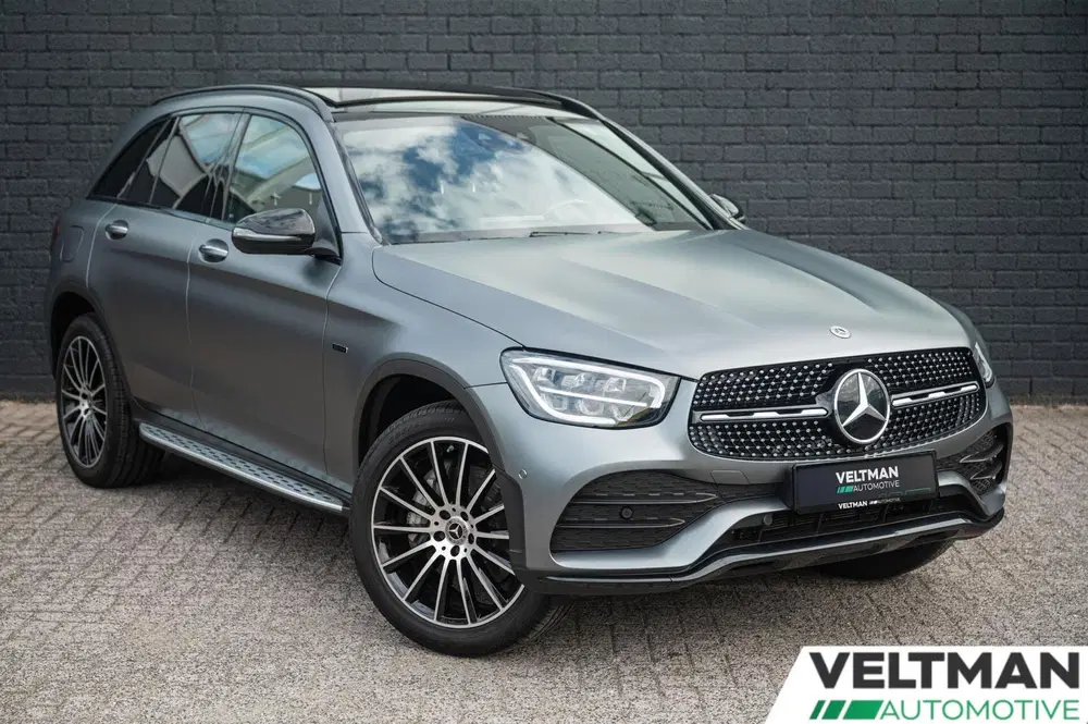 Mercedes-Benz GLC Mercedes GLC-klasse 300e 4MATIC AMG LINE P uit 2021, foto 2