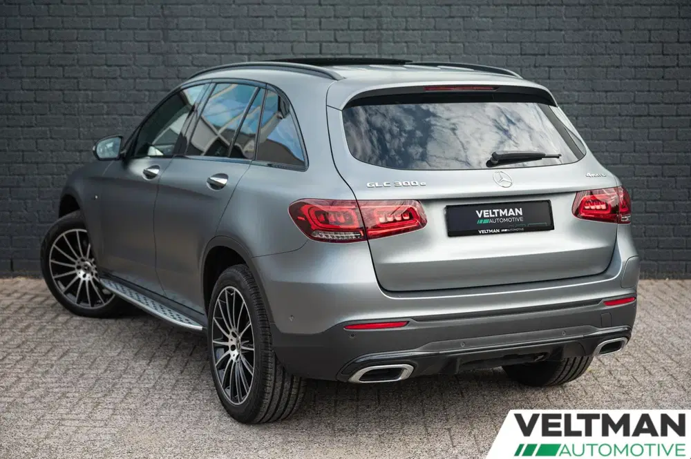 Mercedes-Benz GLC Mercedes GLC-klasse 300e 4MATIC AMG LINE P uit 2021, foto 3