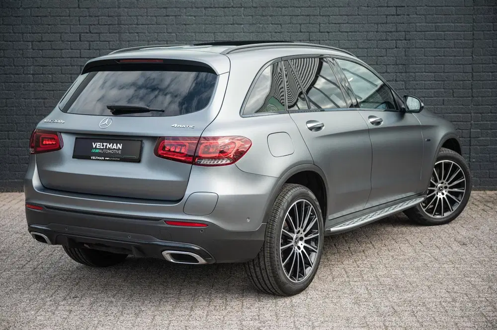 Mercedes-Benz GLC Mercedes GLC-klasse 300e 4MATIC AMG LINE P uit 2021, foto 8