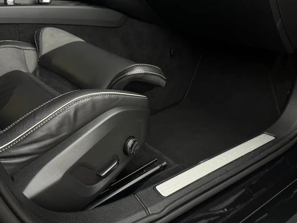 Volvo V60 2.0 B4 R-Design Trekhaak uit 2022, foto 14